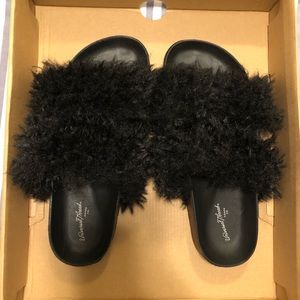 Universal Thread Size 8 Slip Ons - Furry